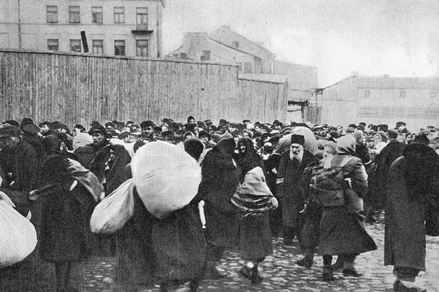 10_800px-deportacja_zydow_z_zamoscia_do_obozu_zaglady_w_belzcu