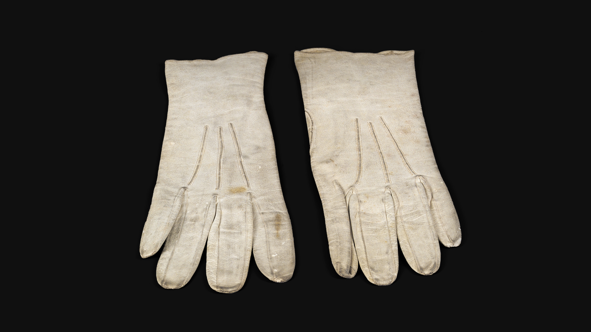 33_Gloves_16x9_V1_LBI.jpg