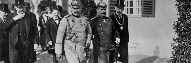 Carl Neuberg (fourth from right) walking in the background behind Kaiser Wilhem at the opening of the Kaiser Wilhelm Institute for Experimental Therapy in Dahlem in 1913.