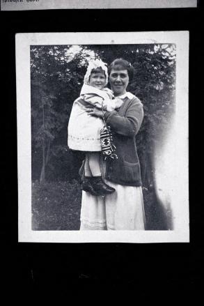 Elsa Glass with daughter, circa 1915