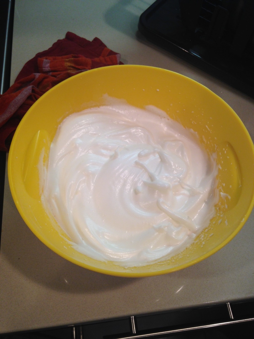 "Schnee" (whipped egg whites) for an "Erdbeer Gateau"