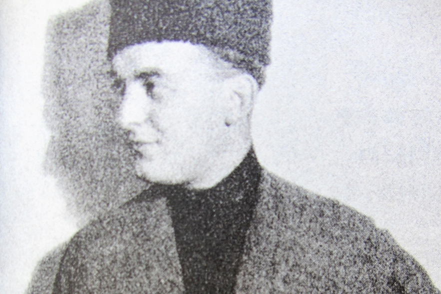 Essad Bey in oriental costume.jpg