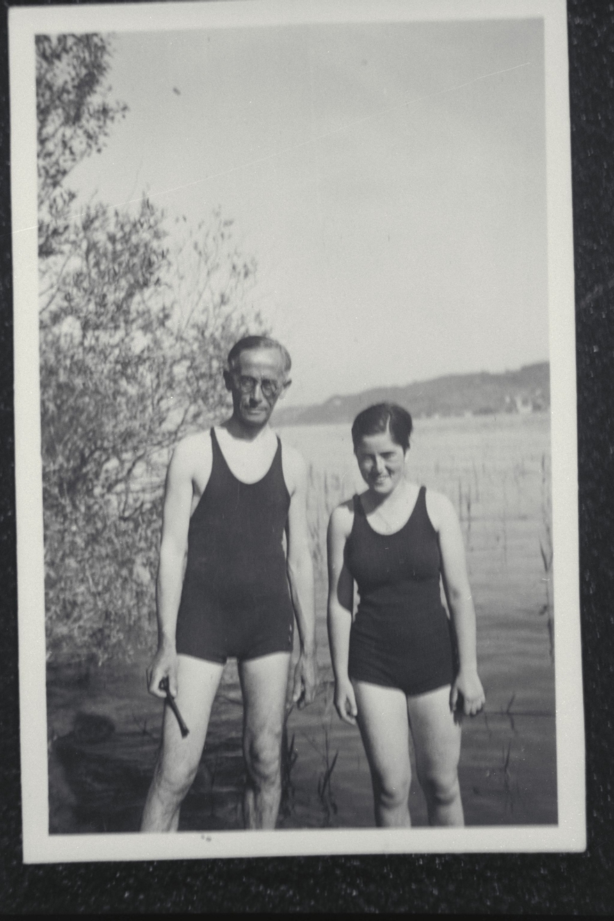 Jacob Picard and Marianne Rein in swimsuits, 1937.
