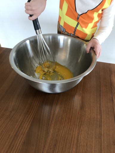 Baking a Kaiserschmarrn can be a good way to spend time with children