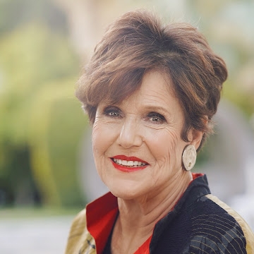 Joan Headshsot