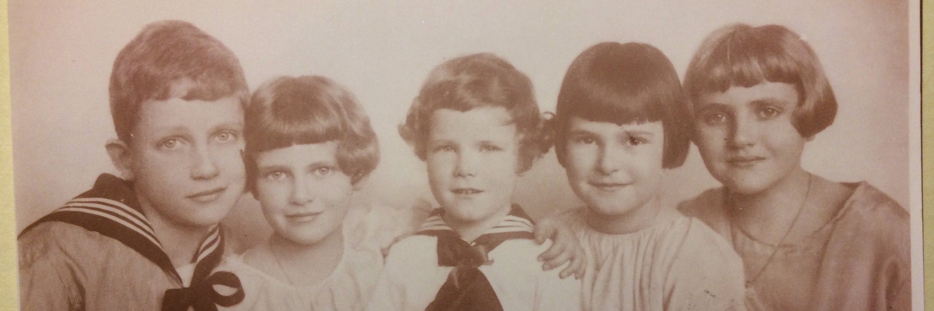 Kern-Martin_Family_Temple_and_Kern-Martin_cousi_crop.jpg