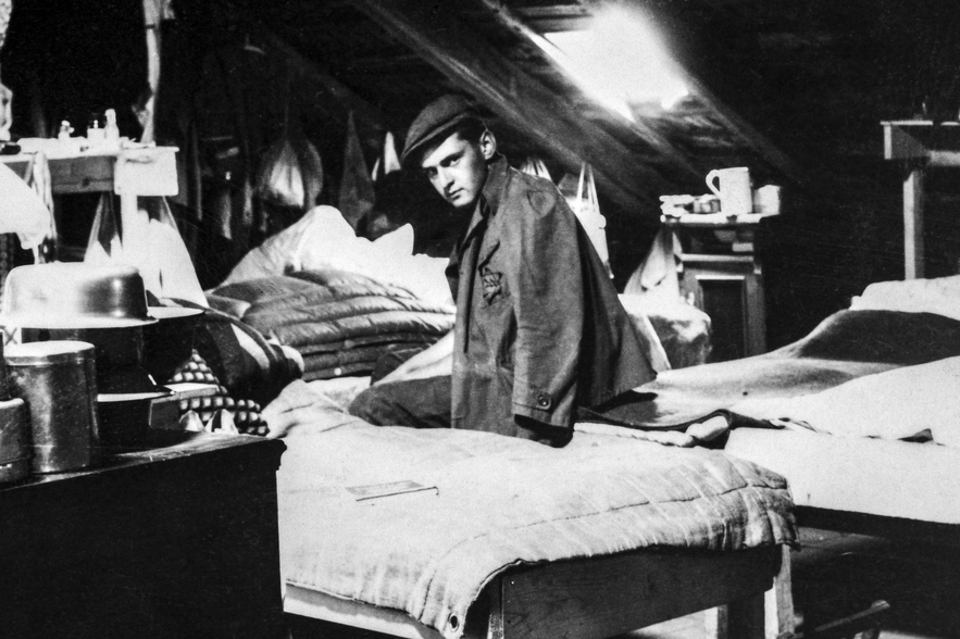 LBI-2026-Theresienstadt photos-kiosk poster 28-75Wx39H