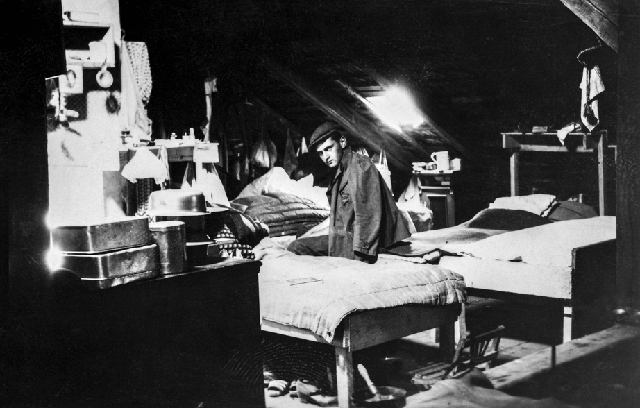 LBI-2026-Theresienstadt photos-kiosk poster 28-75Wx39H