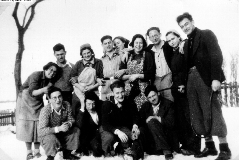 Members of the Franeker Kibbutz in 1940/1941. Photo: Ghetto Fighter's Museum.