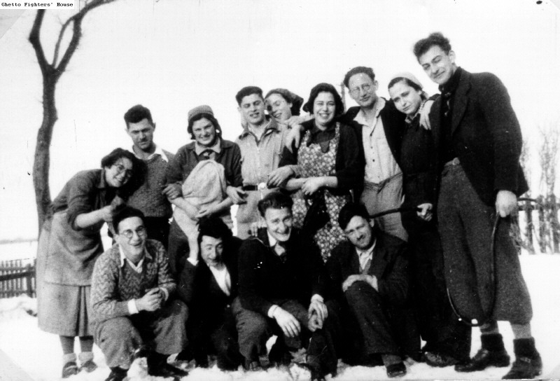 Members of the Franeker Kibbutz in 1940/1941. Photo: Ghetto Fighter's Museum.