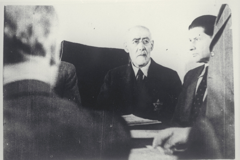 Otto Zucker, Leo Baeck wearing Jewish yellow star in Theresienstadt, LBI, F 19449.