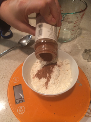 Adding cinnamon to "Kleines Chocolade-Backwerk"