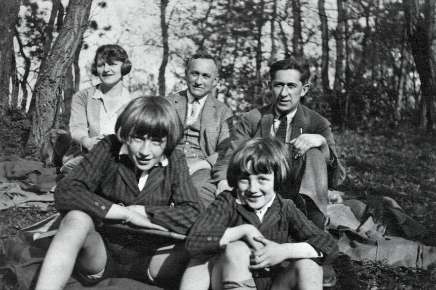 Hans Neumann with his family