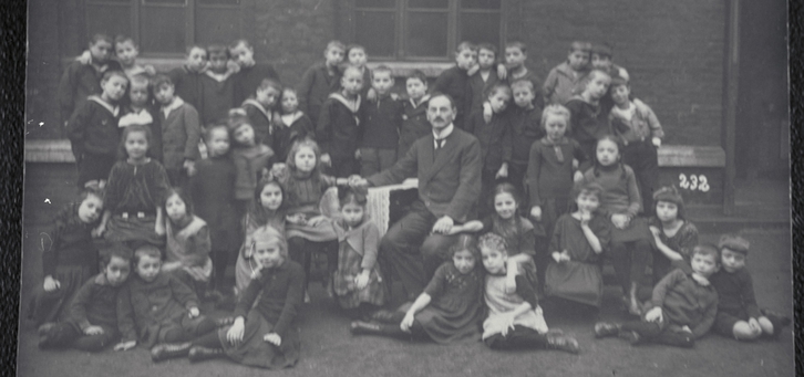 Wilhelm Buchheim among pupils F37403.jpg