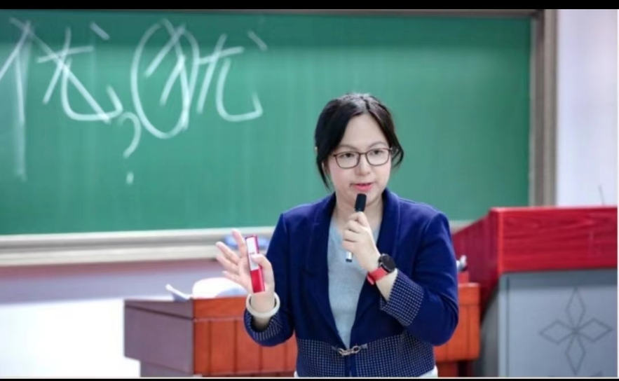 YANG Meng teaching in China