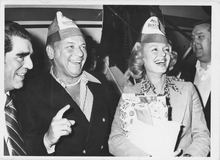 Zalman greeting Frank and Barbara Sinatra at airport, 1978
