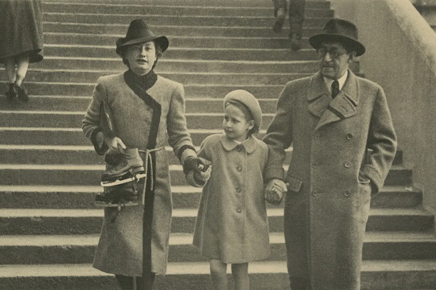 Zuzana Justman with parents