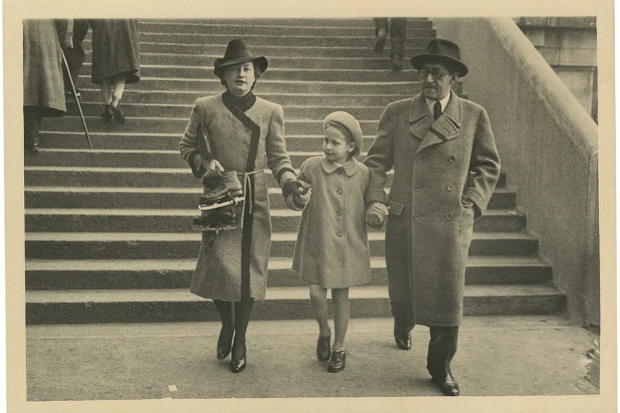 Zuzana_Justman_with_her_paren.2e16d0ba.fill-883x588-c100