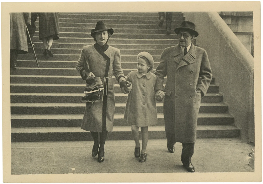 Zuzana Justman with parents