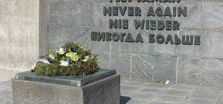 _Never_Again__memorial_at_Dachau_by_Wzwz_2