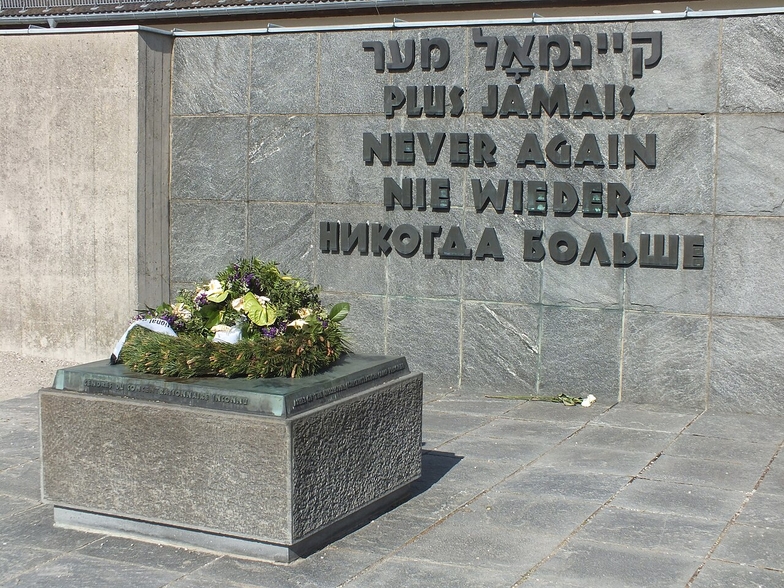 _Never_Again__memorial_at_Dachau_by_Wzwz_2