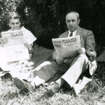 Couple Reading Aufbau