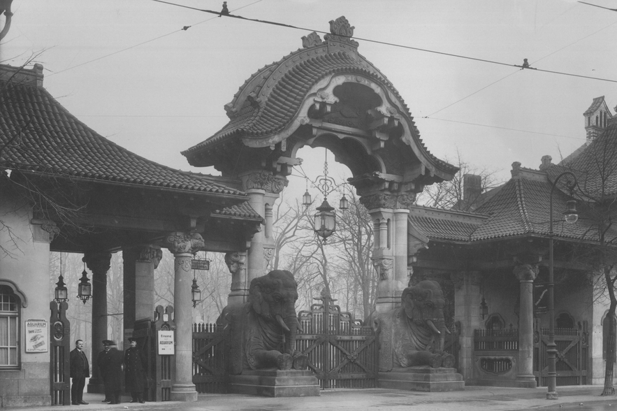 elephant-gate-berlin-zoo-1938