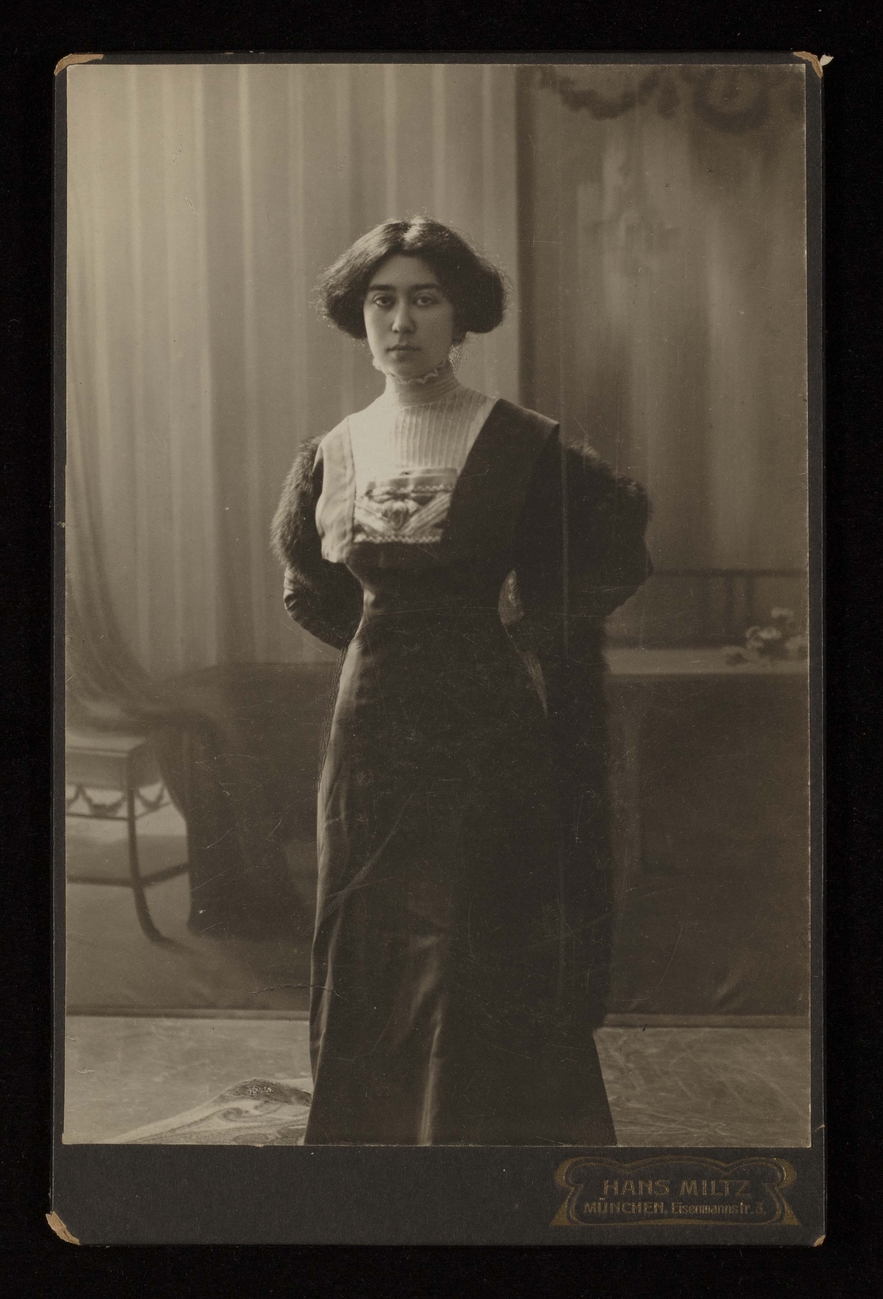 Personal - Rachel Wischnitzer's youth, 1911-1980