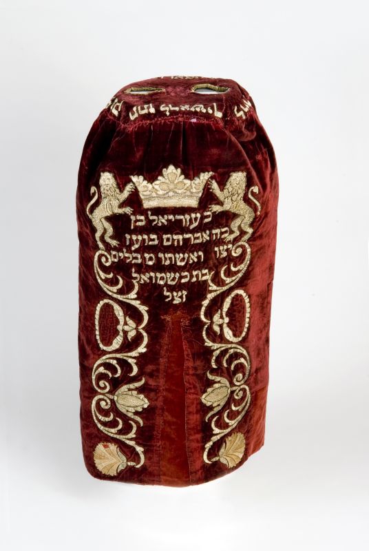 leiden-torah-mantle.jpg