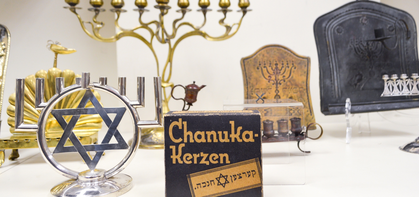 Wall Street Journal on Menorah Collection Leo Baeck Institute