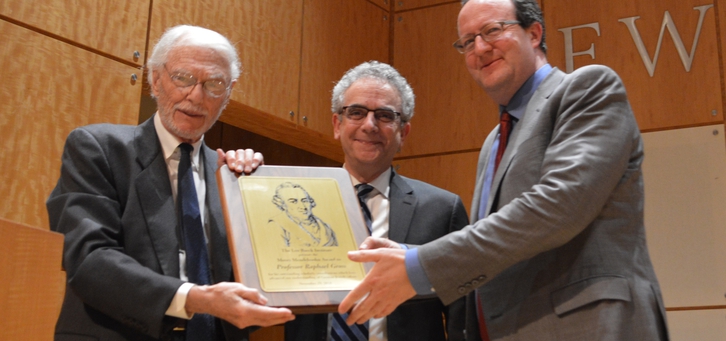 Raphael Gross receives the Moses Mendelssohn Award