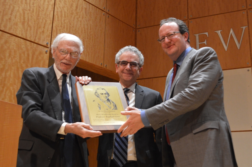 Raphael Gross receives the Moses Mendelssohn Award