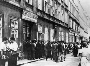 Jews Waiting for Visas